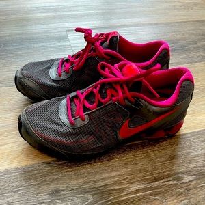 Nike size 9 shoes slightly worn